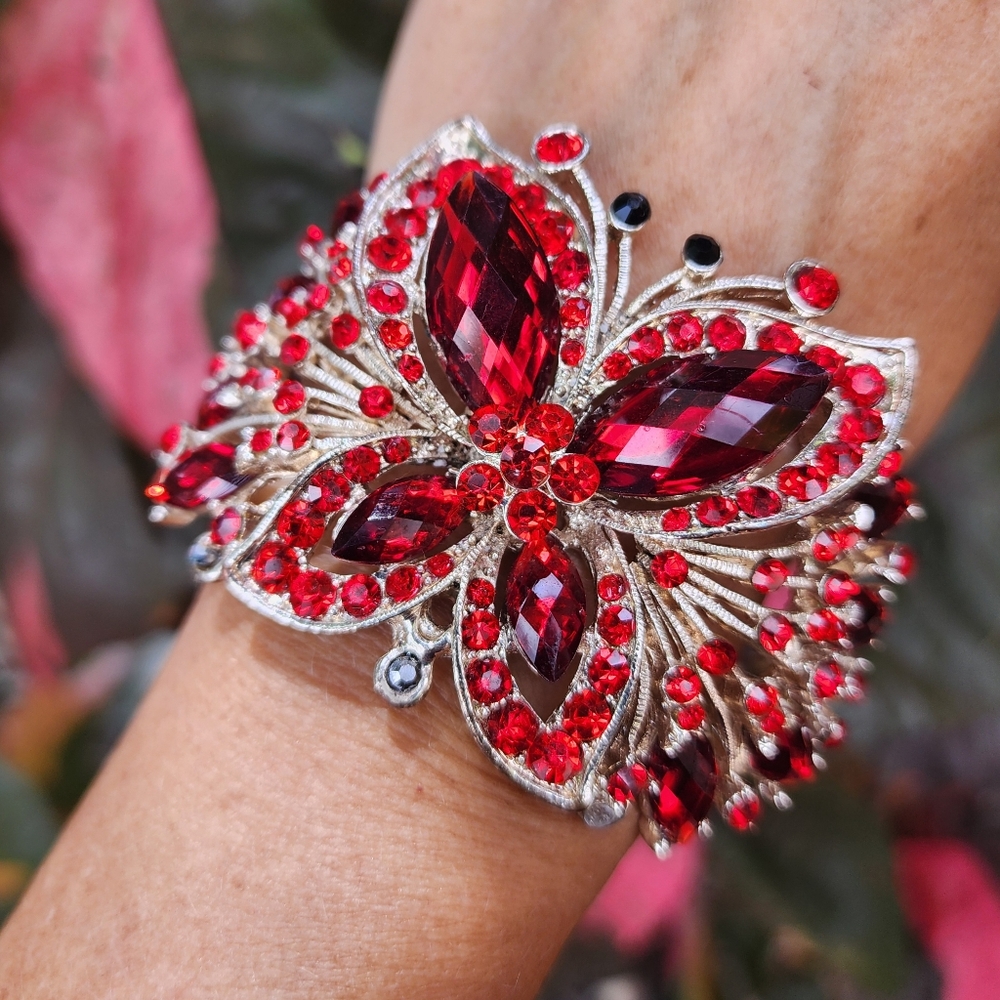 ❤️ Classic Designer Iconic Vintage Gold Cuff  Red Crystal Butterfly Bracelet